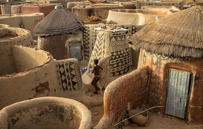 Tiebele pueblo africano pintado 1