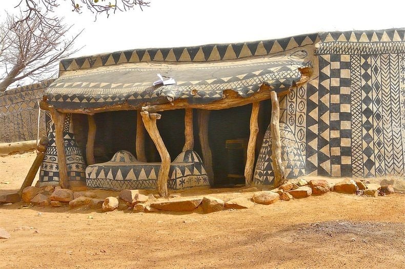 Tiebele pueblo africano pintado 11