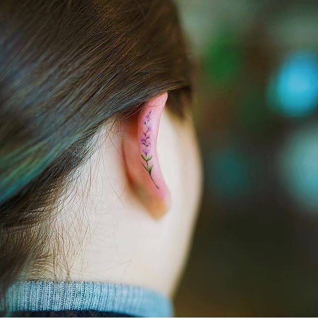 helix tatuajes en las orejas