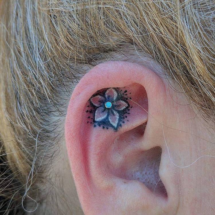 helix tatuajes en las orejas 10