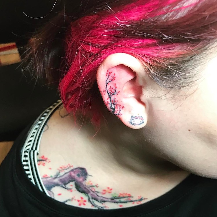helix tatuajes en las orejas 8