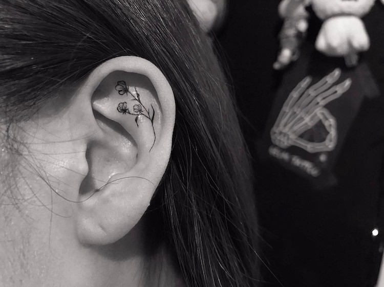 helix tatuajes en las orejas 9