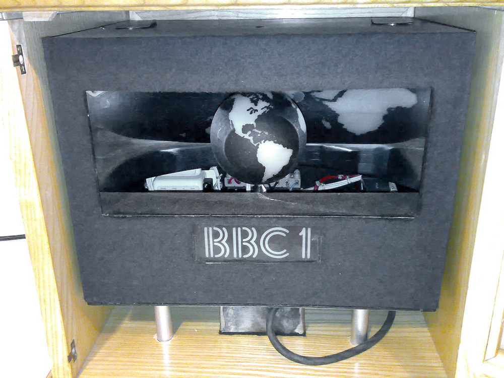 Andrew Wiseman logos television objetos fisicos 4