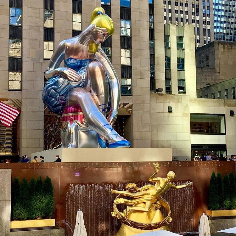 Jeff Koons Bailarina sentada
