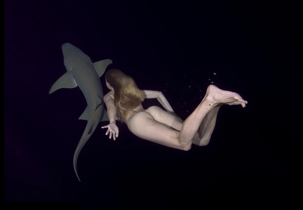 Irina Britanova desnuda tiburones 12