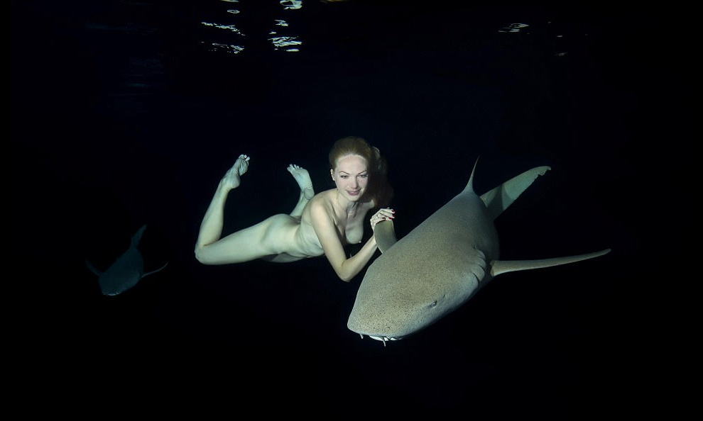 Irina Britanova desnuda tiburones 2