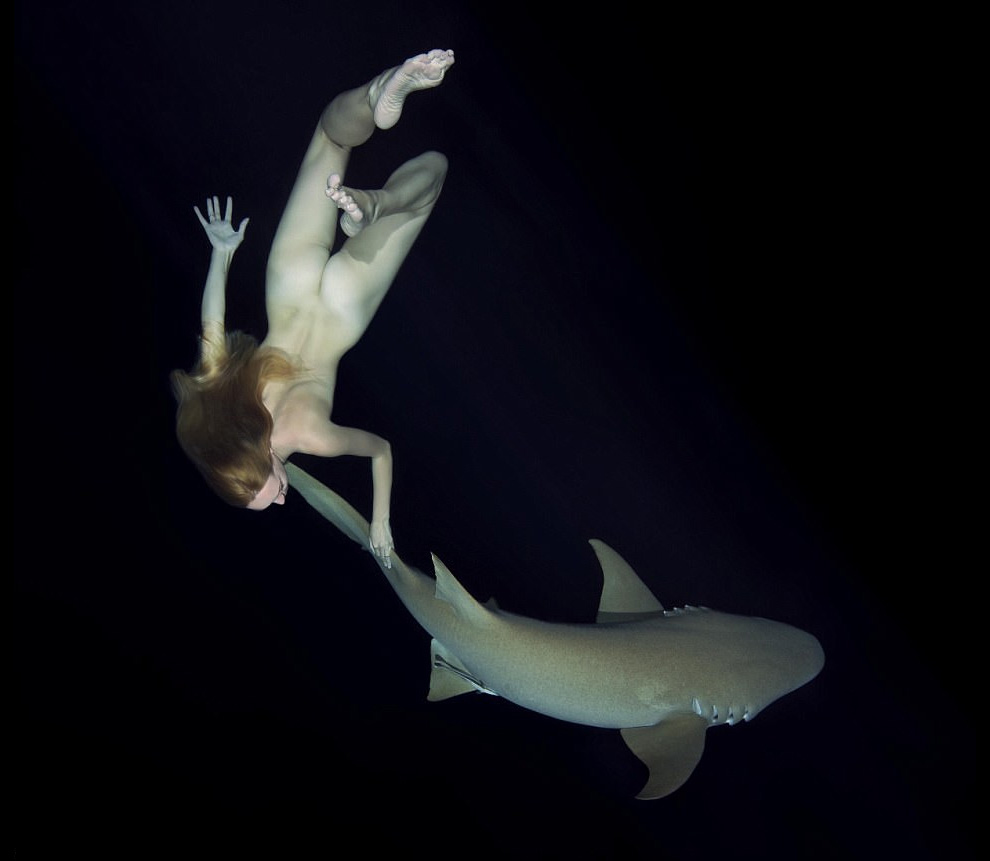 Irina Britanova desnuda tiburones 4