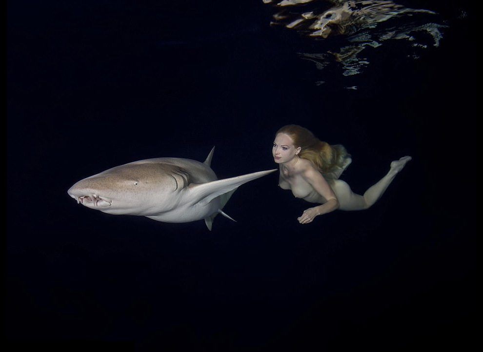 Irina Britanova desnuda tiburones 9