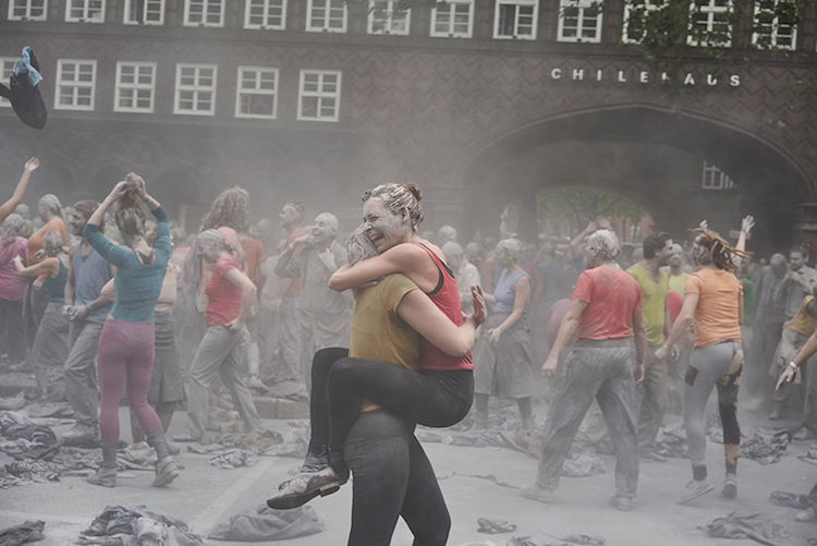 1000 GESTALTEN g20 protest art 15