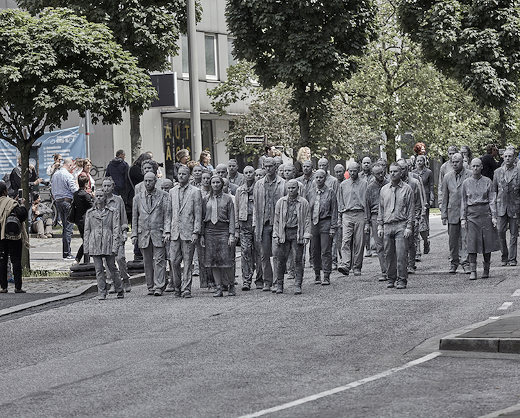 1000 GESTALTEN g20 protest art 2