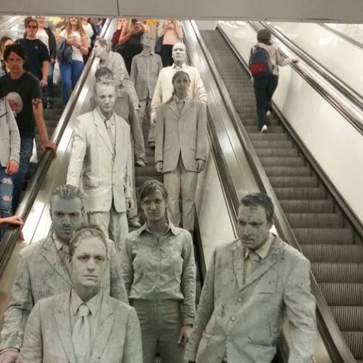 1000 GESTALTEN g20 protest art 7