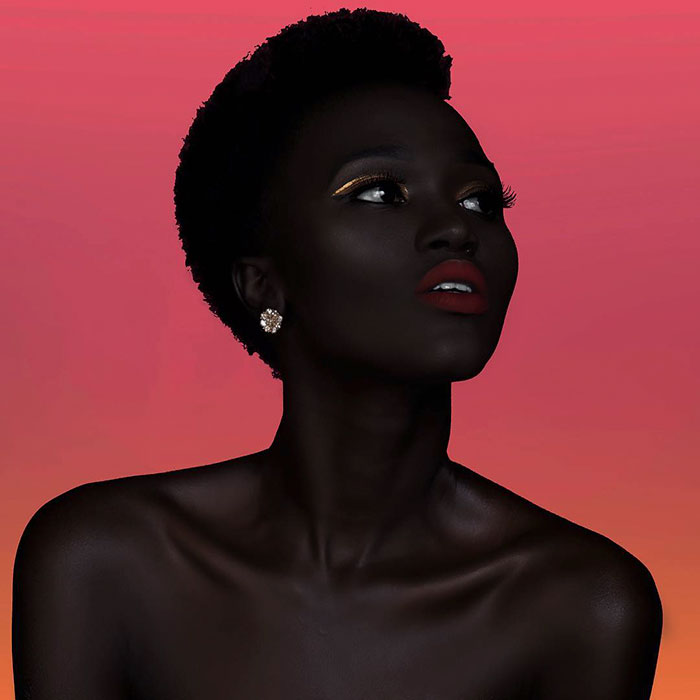 Nyakim Gatwech, modelo sudanesa, "Queen of Dark"