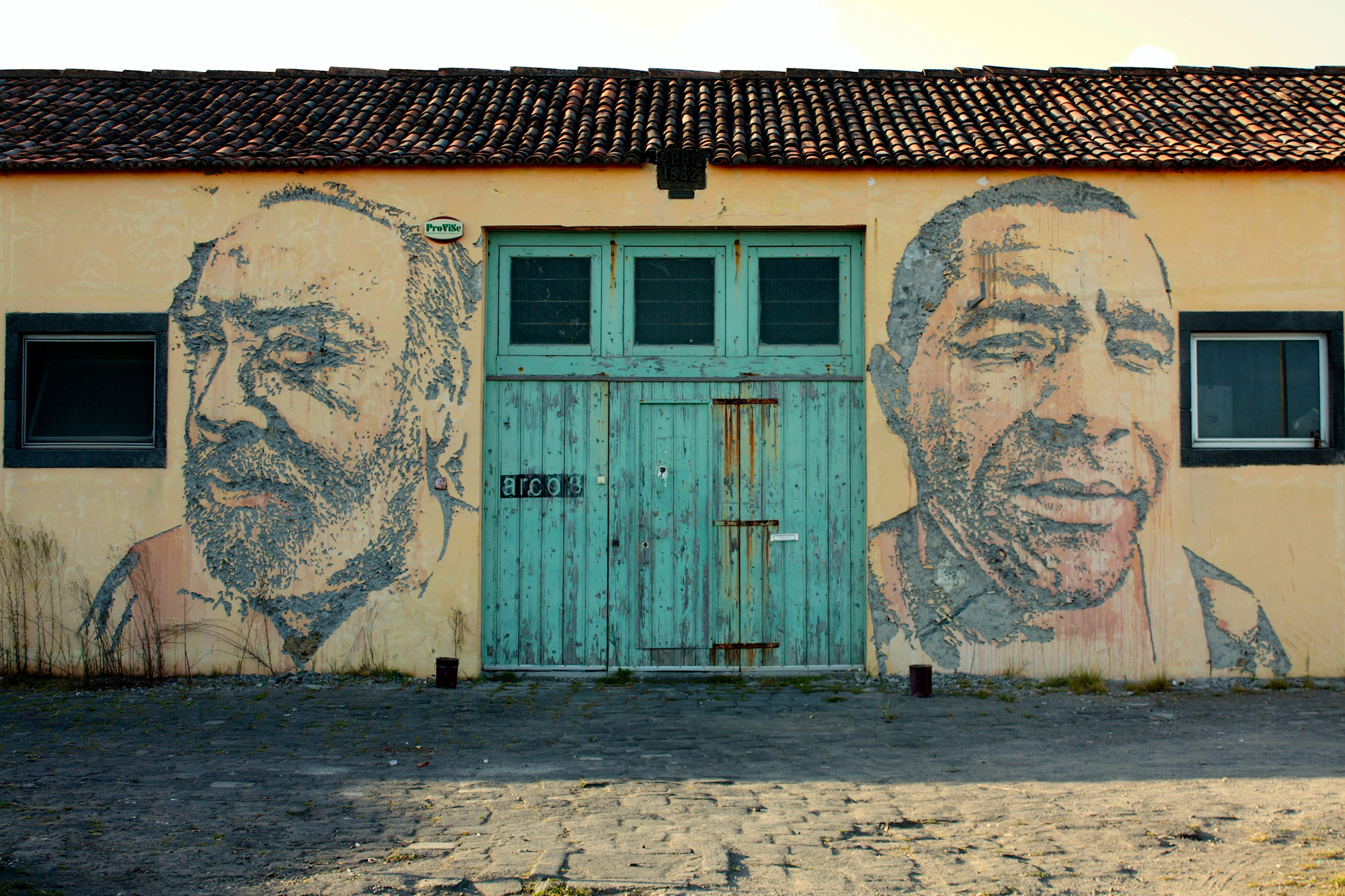 28082011 vhils4