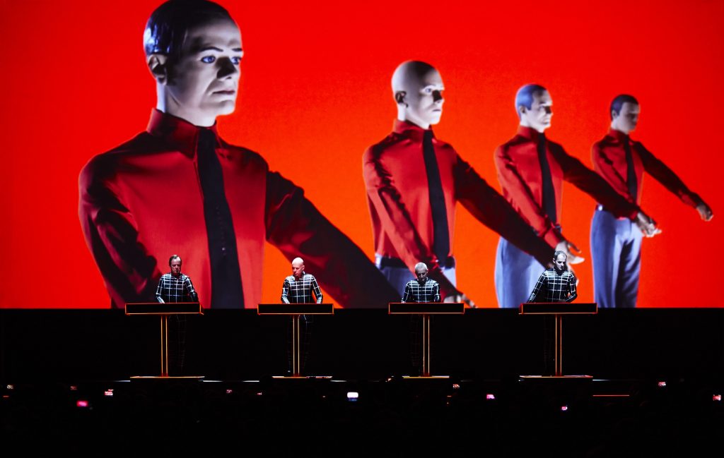 Kraftwerk en uno de sus directos en la actualidad