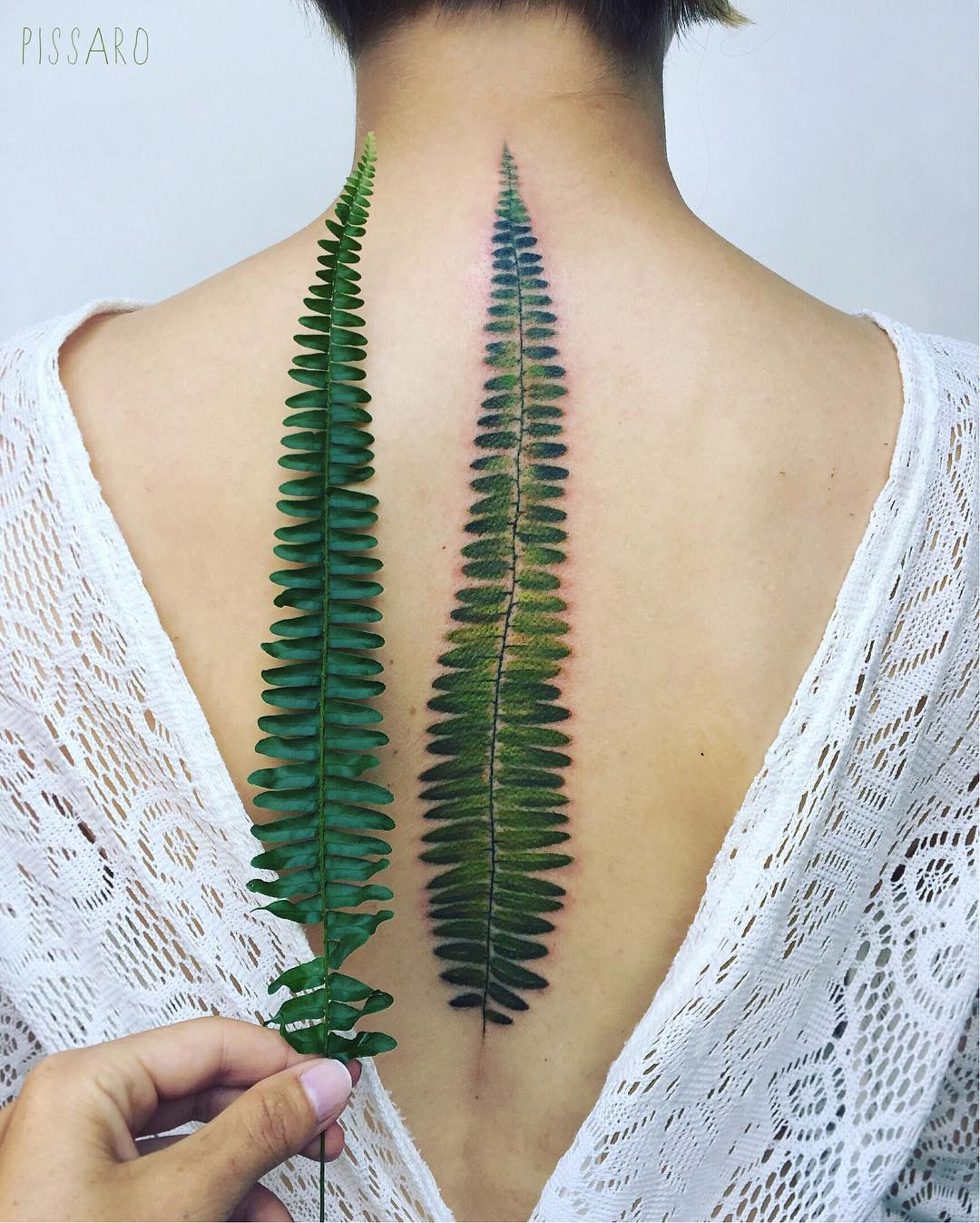 Pis Saro tatuajes florales