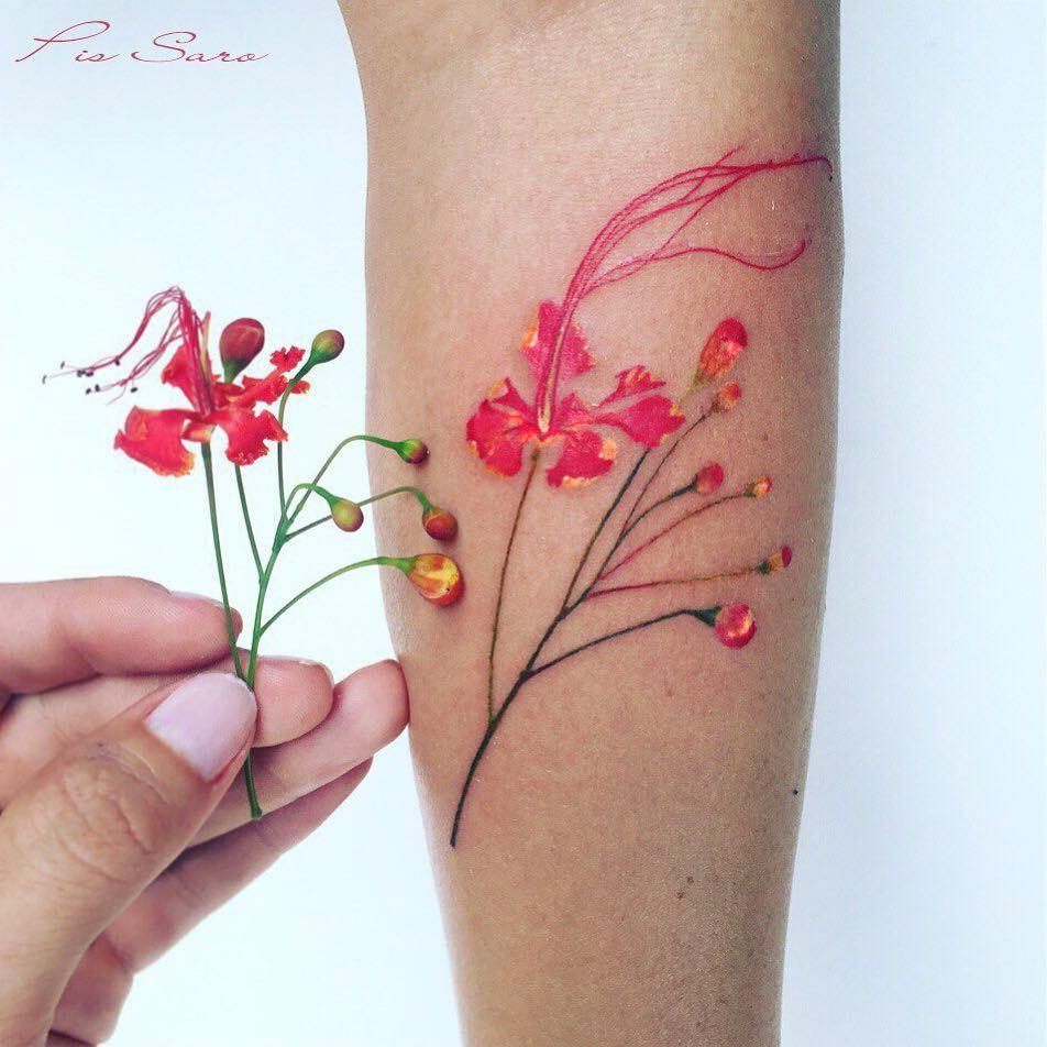 Pis Saro tatuajes florales 6
