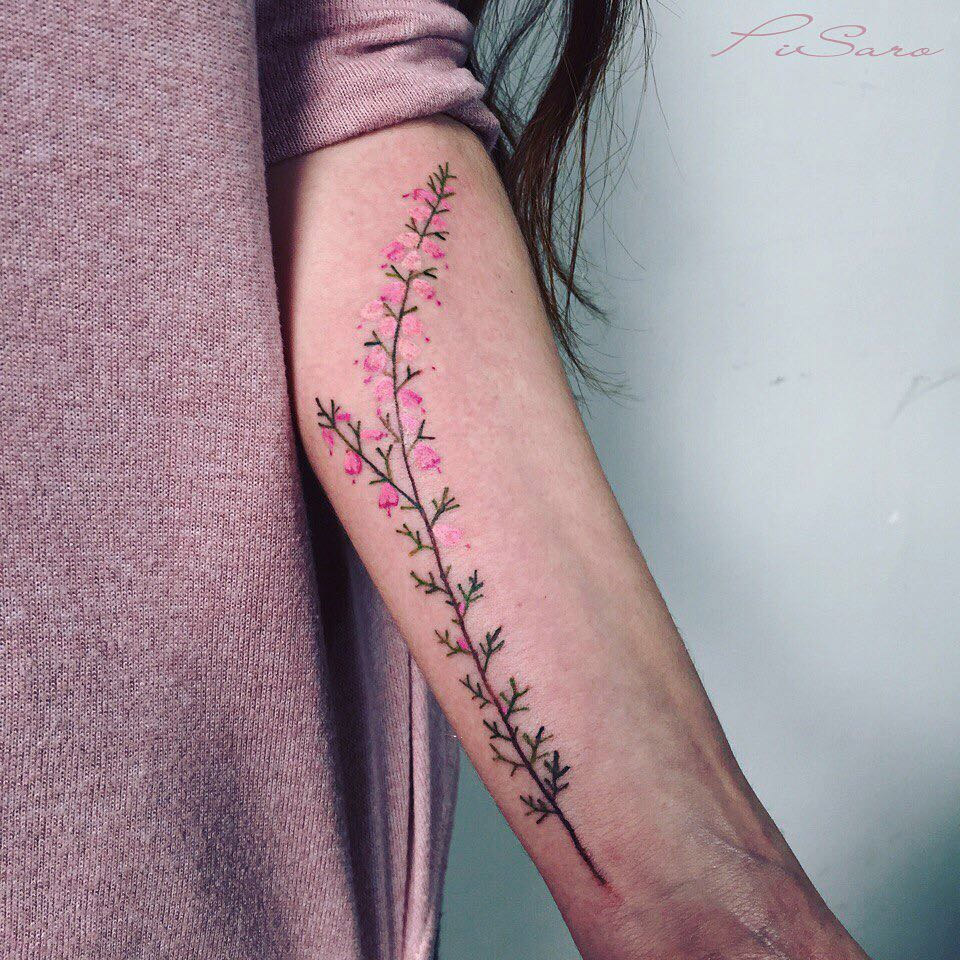 Pis Saro tatuajes florales 8