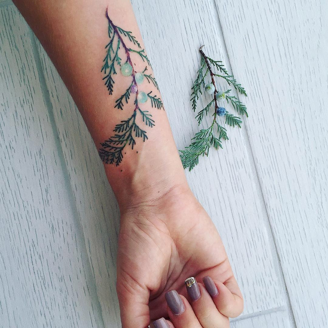 Pis Saro tatuajes florales 9