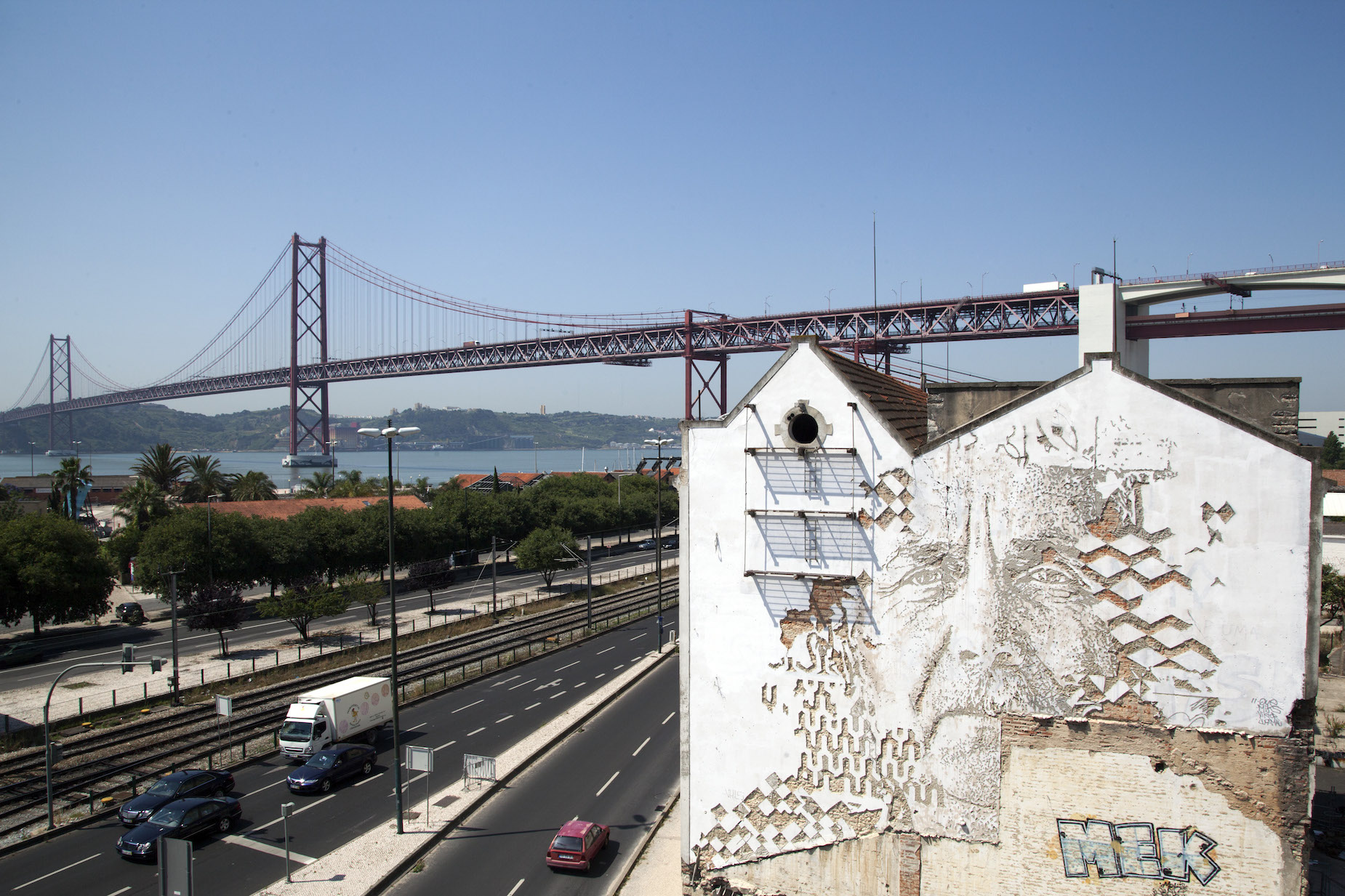 parede alcantara junho 2014 crc3a9dito vhils