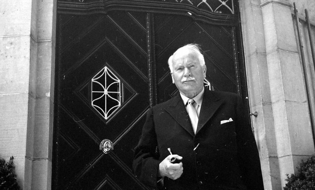 Carl Jung in front of his house 1949