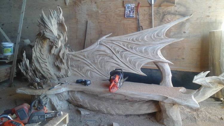Igor Loskutow escultura dragon motosierra 10