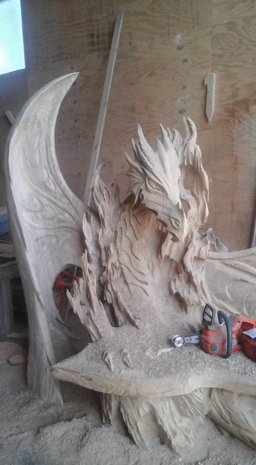 Igor Loskutow escultura dragon motosierra 11