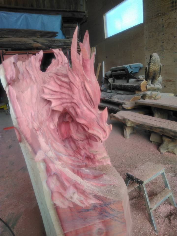 Igor Loskutow escultura dragon motosierra 18