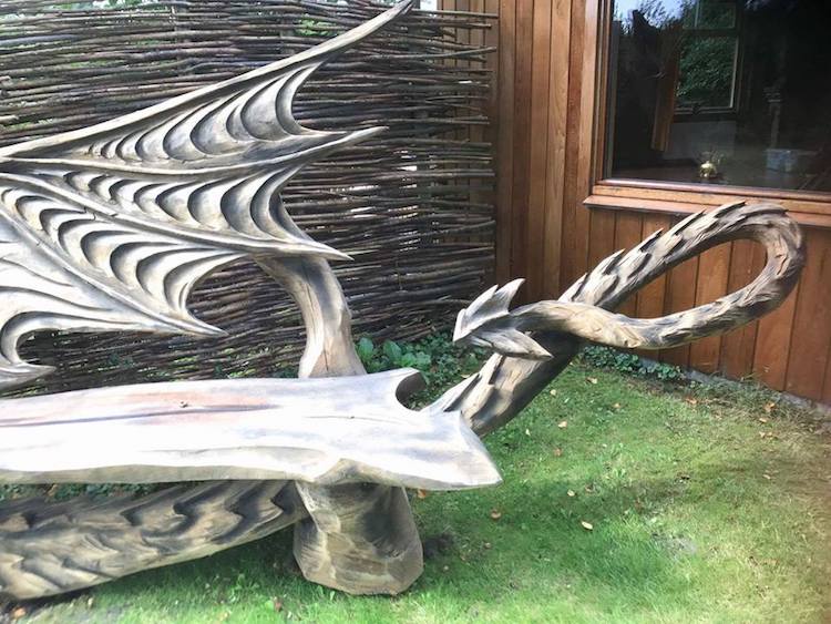 Igor Loskutow escultura dragon motosierra 4