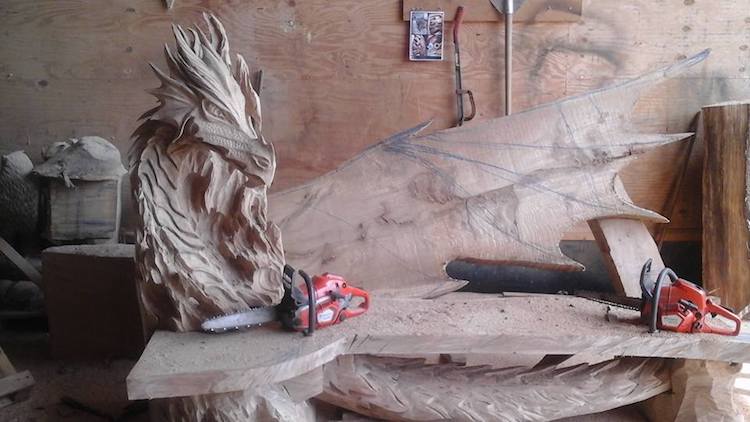 Igor Loskutow escultura dragon motosierra 6