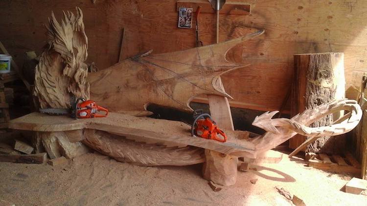 Igor Loskutow escultura dragon motosierra 7