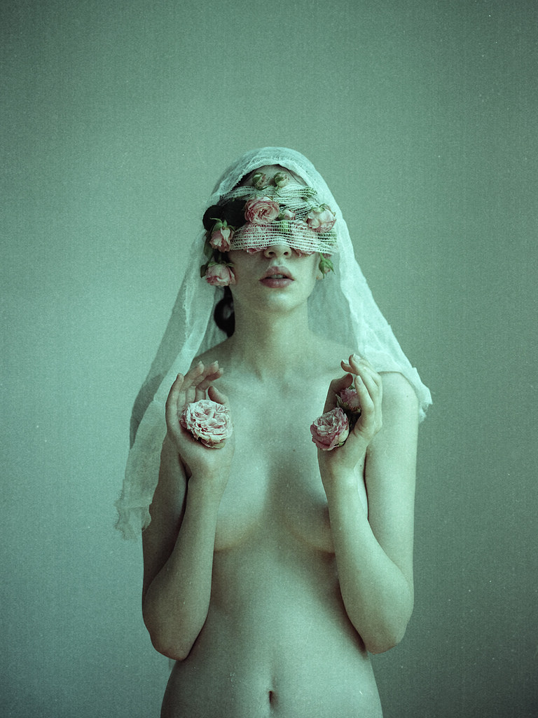 Laura Makabresku2