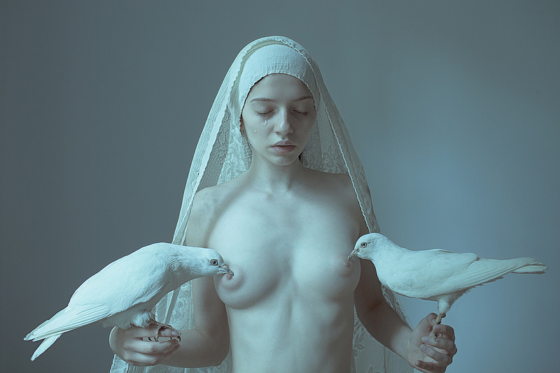 Laura Makabresku6