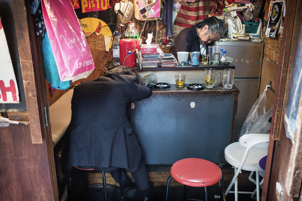 Lee Chapman japoneses borrachos 15