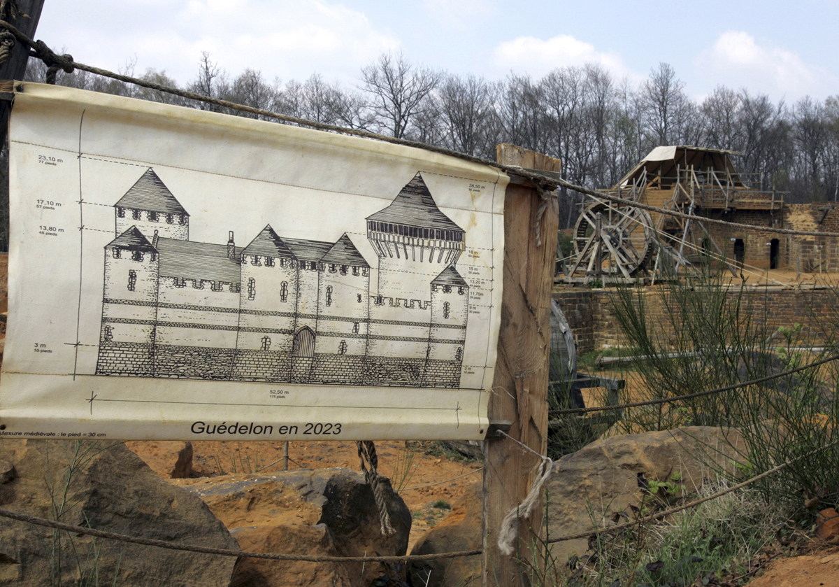 castillo medieval Guedelon Francia 4
