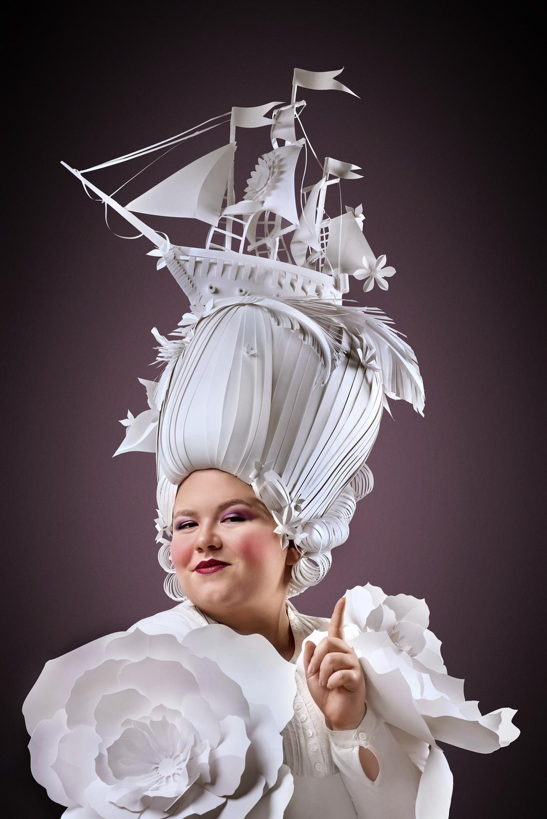 Las pelucas barrocas de papel de la artista Asya Kozina