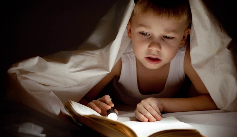 leyendo un libro
