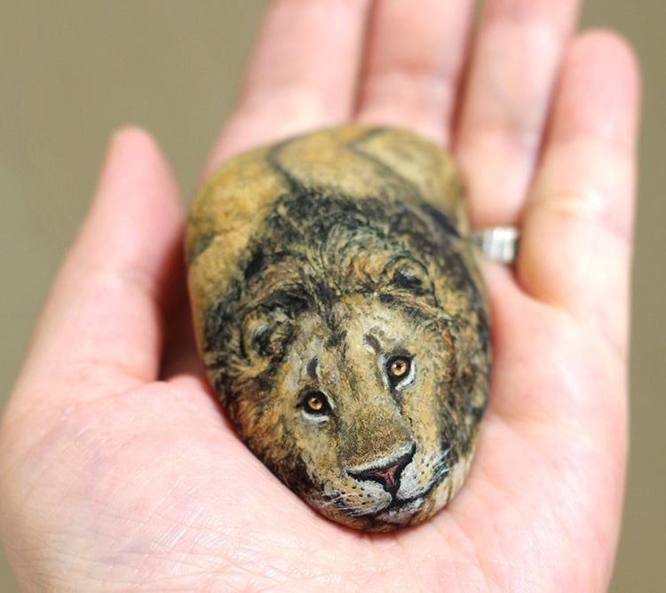 Akie Nakata piedras animales