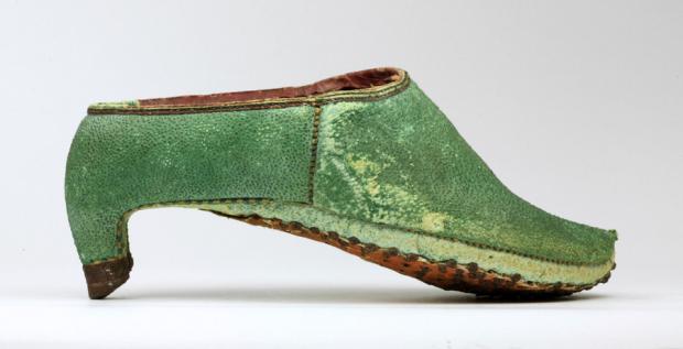 Calzado de la caballería Persa, S XVII (Museo Bata Shoe)