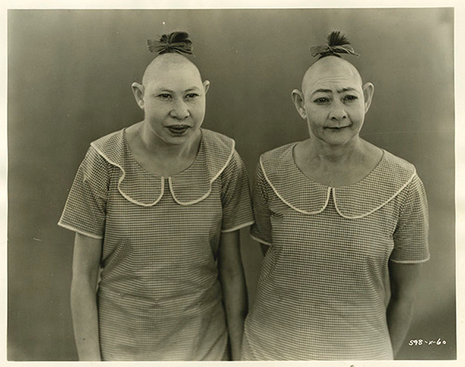 photo cast freaks 01