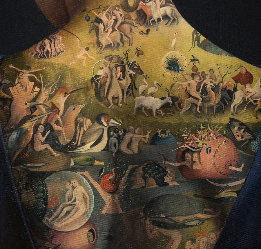 Pintura del El jardín de las delicias a modo de tatuaje sobre la espalda de una mujer, obra de Agnieszka Nienartowicz