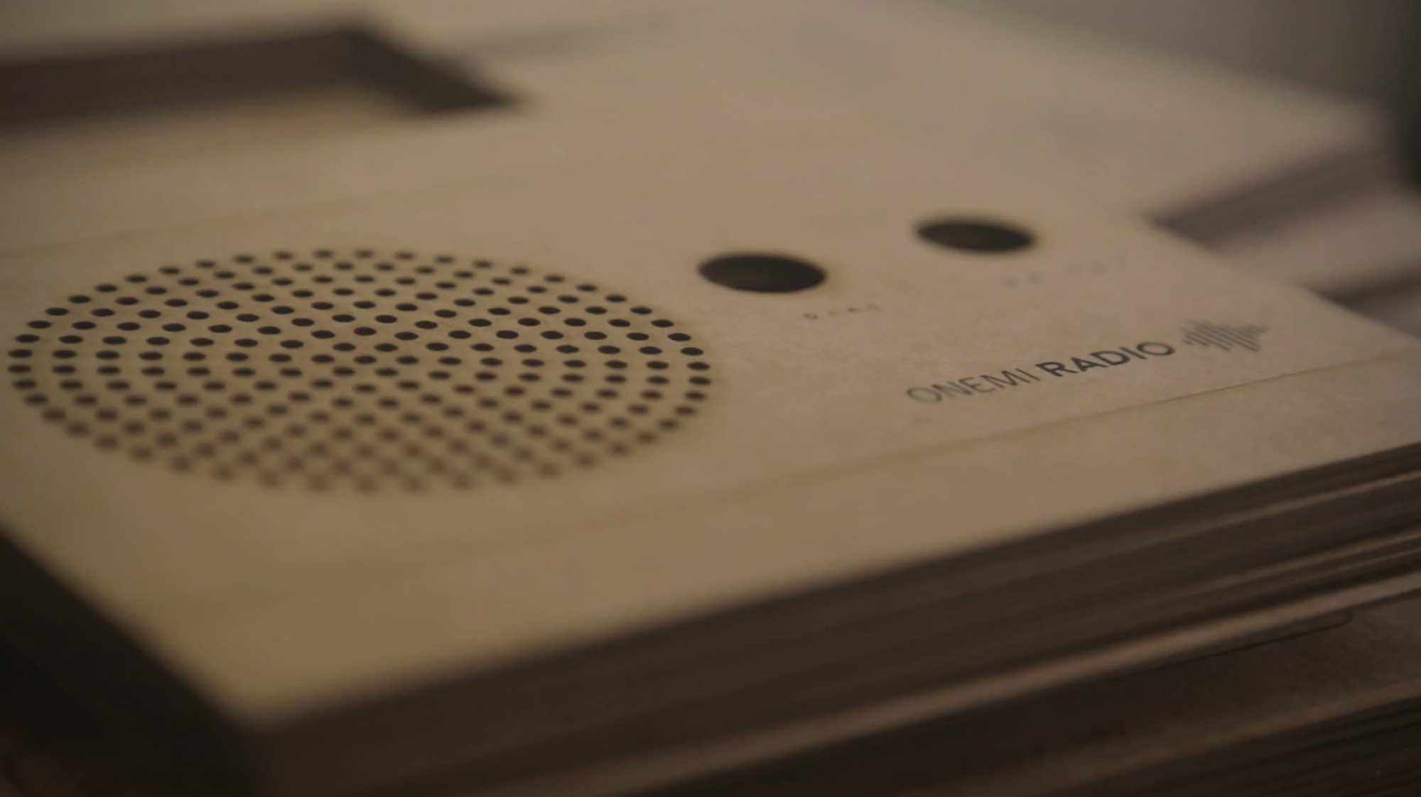 ONEMI radio solar carton 2