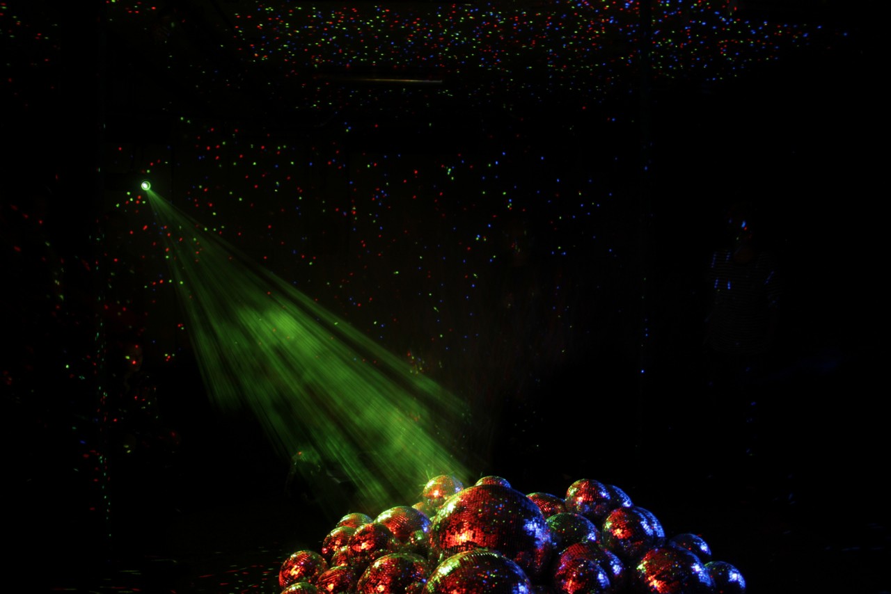 instalación luces disco kyle mcdonald 2