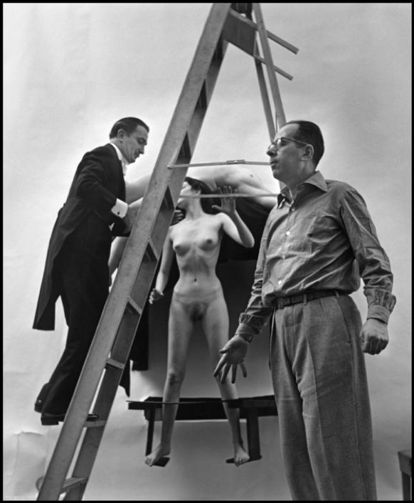Salvador Dali Philippe Halsman calavera 7