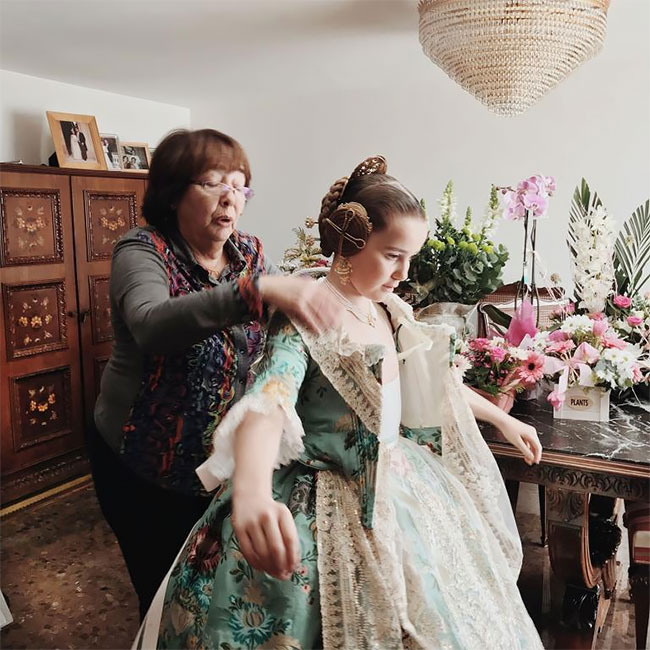 Falleras de las Fallas de Valencia