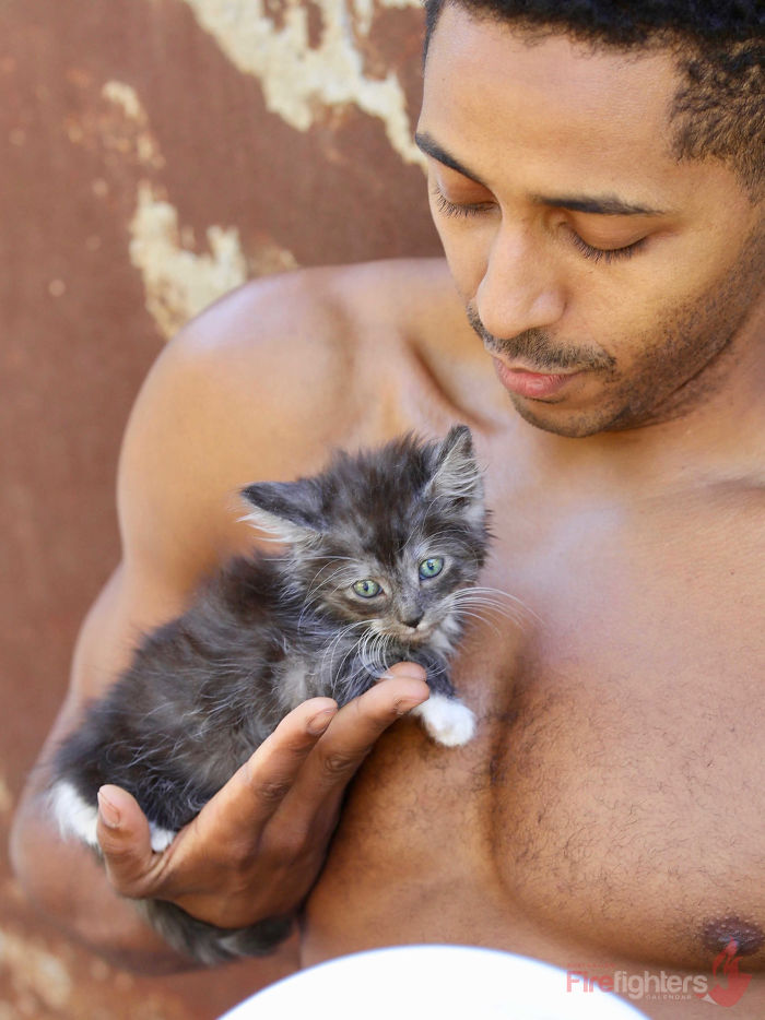 BomberosAustralianos 14 calendario beneficiencia buenacausa animales Australia fotografía erótico