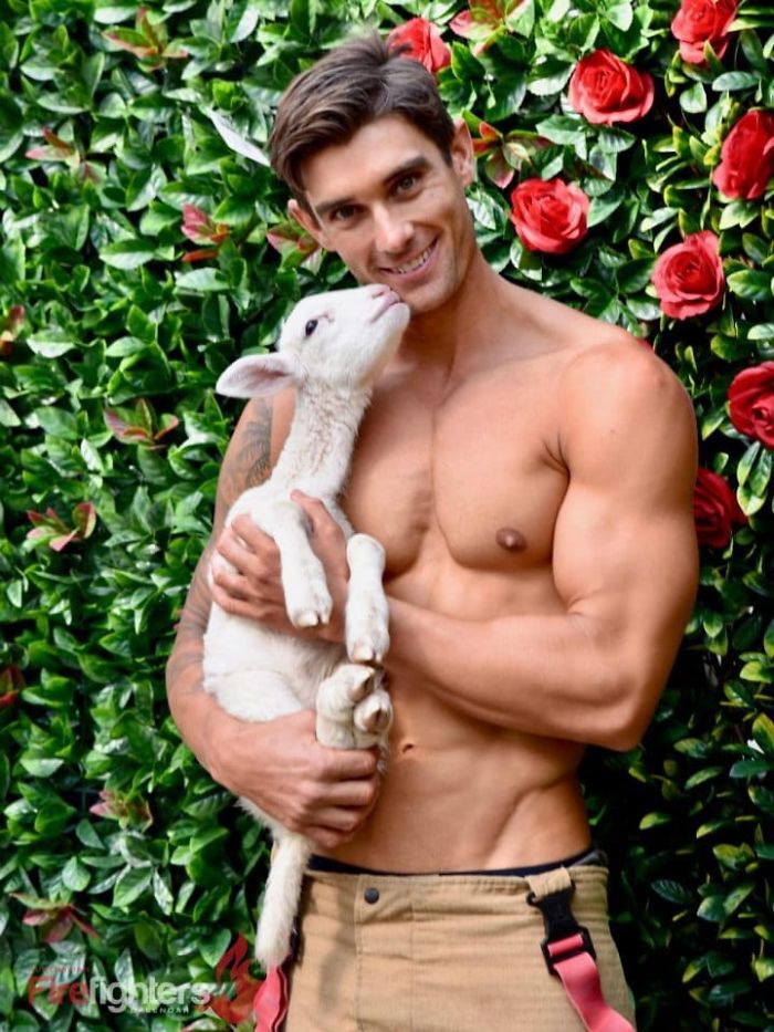 BomberosAustralianos 15 calendario beneficiencia buenacausa animales Australia fotografía erótico