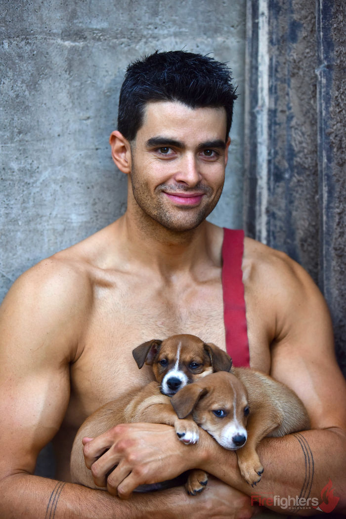 BomberosAustralianos 16 calendario beneficiencia buenacausa animales Australia fotografía erótico