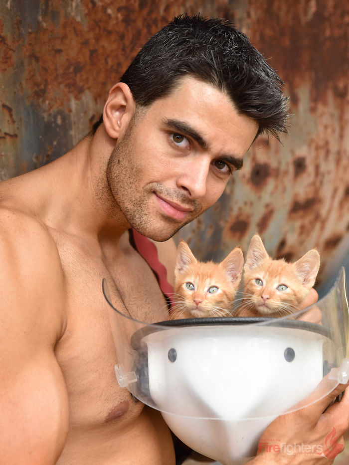 BomberosAustralianos 7 calendario beneficiencia buenacausa animales Australia fotografía erótico