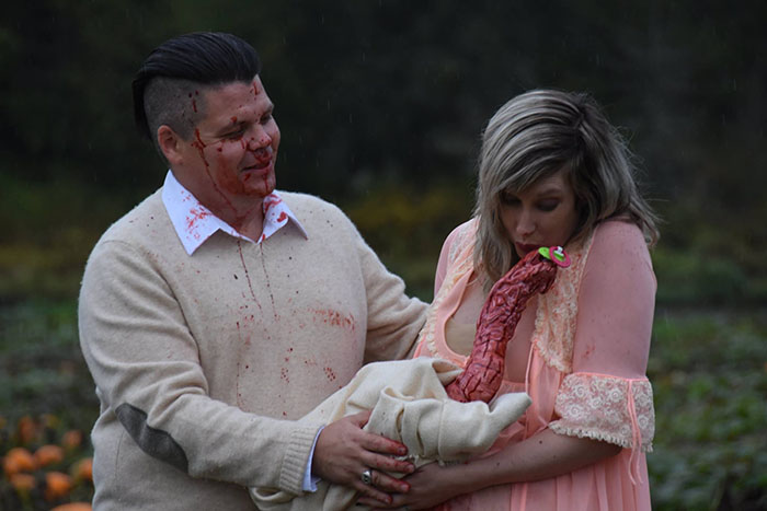 ToddCameron 13 sesiónfotográfica maternidad alien absurdo humor bizarro halloween viral