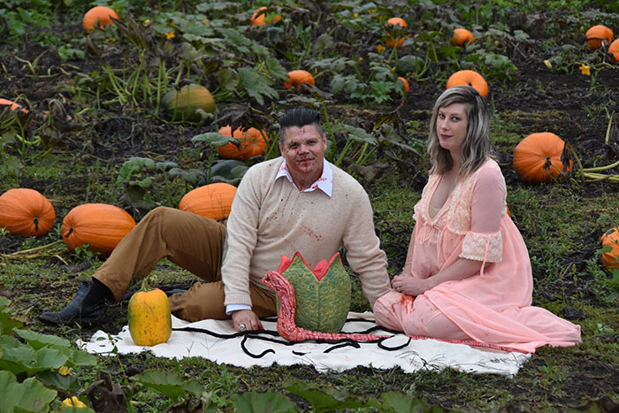 ToddCameron 15 sesiónfotográfica maternidad alien absurdo humor bizarro halloween viral